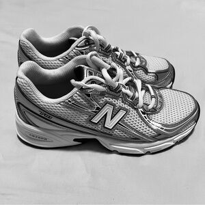New Balance (unisex) Gray Running Shoes (boys 5.5 or Women’s 7)